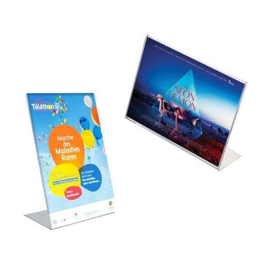 Porte-visuel incliné en plexiglas transparent idéal pour exposer des documents au format portrait ou paysage sur un bureau ou comptoir, disponible à l'achat en ligne avec livraison rapide en Suisse via C.Diff Prom.