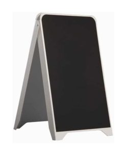 Preisgünstige, doppelseitige Schieferstaffelei, ideal zum Aushängen handgeschriebener Nachrichten in Restaurants oder Geschäften. Die Schreibfläche ist 81 x 48 cm groß, mit einem weißen Kunststoffrahmen und einer schwarzen Beschichtung, die natürliche Kreide verwendet. Leicht und faltbar, kann es transportiert werden und ist bei Lieferung sofort einsatzbereit. Erhältlich zum Online-Kauf bei C.Diff Prom mit schneller Lieferung in die Schweiz.   